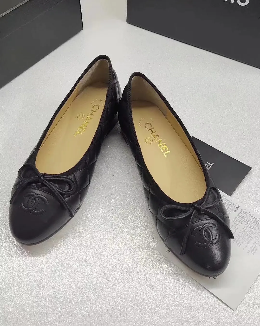 👟👟Ex-factory price 440👟👟 Chanel Chanel, ballet shoes, fashionable items, timeless classics, maintaining elegance. Exquisite style can be seen everywhere on the feet of celebrities and Internet celebrities. Luxury, replica of the popular original that will never fade away, upper; imported mixed sheepskin, inner sheepskin, size 35-41, genuine leather sole. There are too many colors for this type of fabric, please come to us for enquiries.